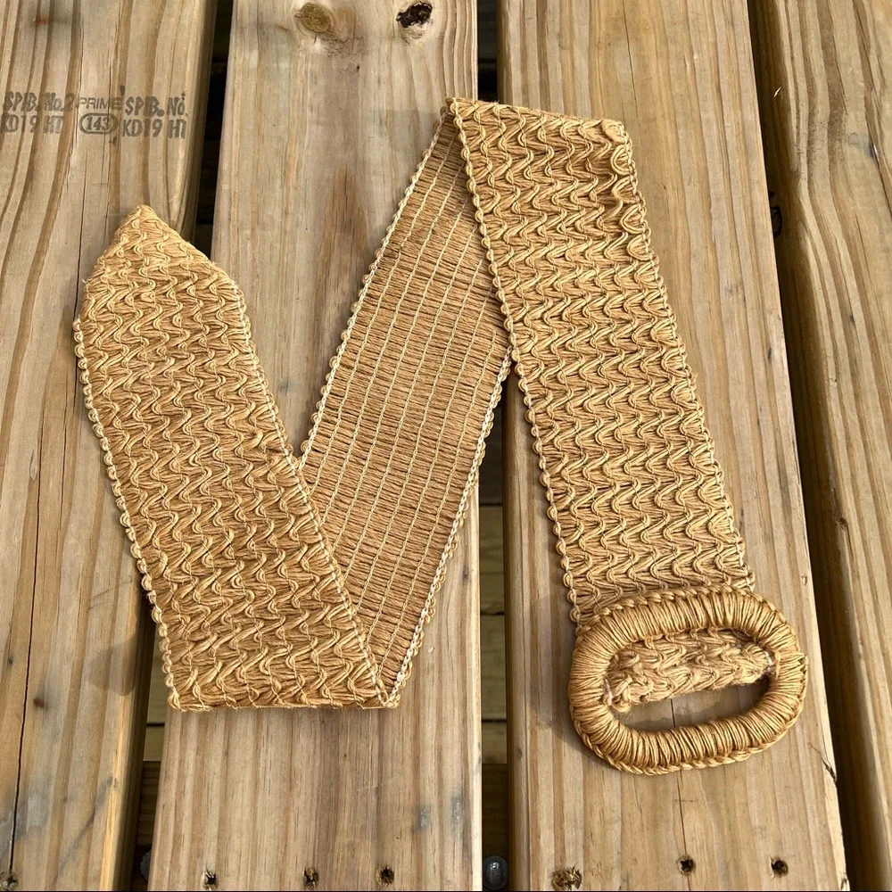 - Vintage 70’s Wide Woven Belt! EUC!